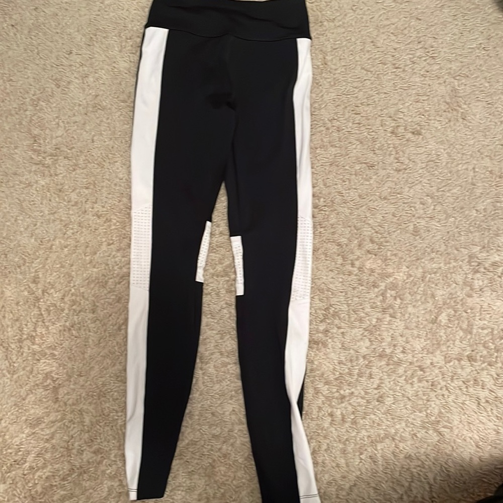 barely worn black and white forever 21 leggings
